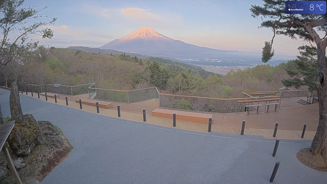 忍野村二十曲峠展望テラス～SORA no IRO～