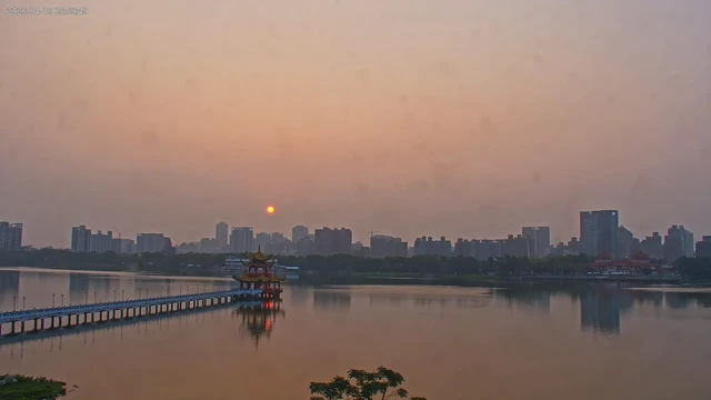 高雄市蓮池潭風景区（龍虎塔･春秋閣）