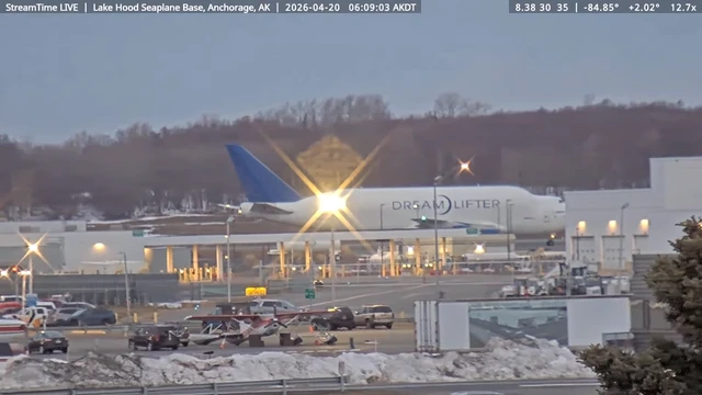 アラスカ・フッド湖水上飛行場